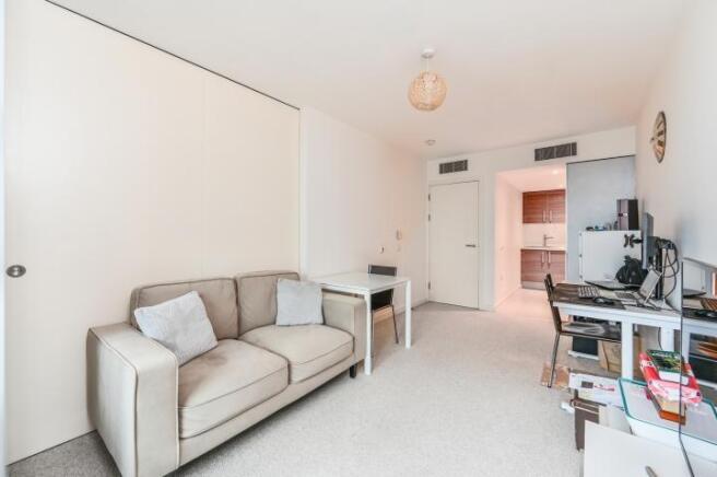 1 bed property, in Falcon Wharf, £310,000