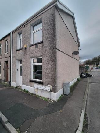 3 bed property, in Swan Street, £110,000