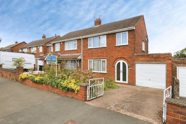 3 bed property, in Paul Street, £150,000