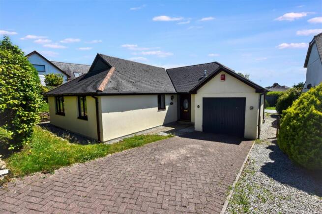 3 bed property, in Mount Pleasant Close, £325,000