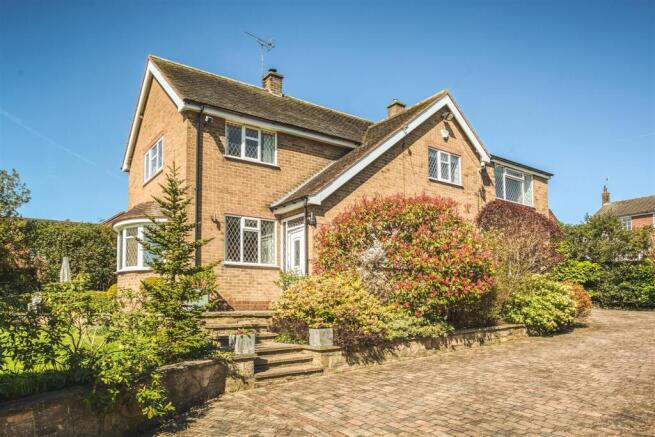4 bed property, in Alley Walk, £585,000