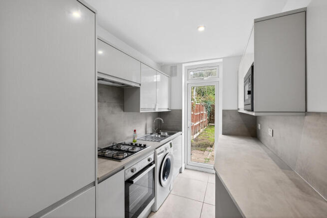 3 bed property, in Glenister Park Road, £525,000