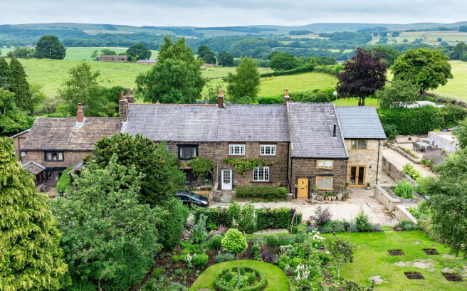 3 bed property, in New Road, £400,000