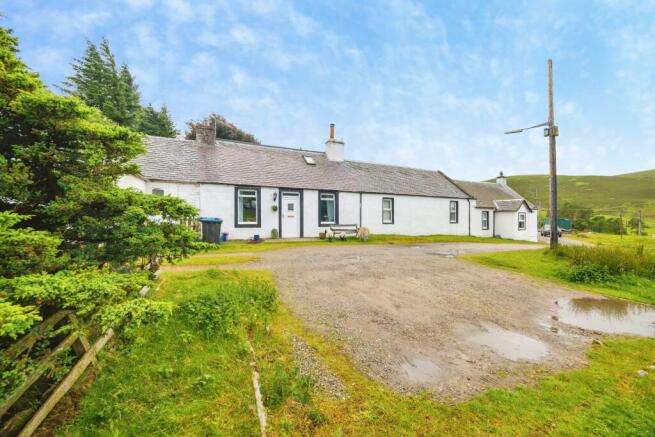 3 bed property, in Donald's Knowe, £160,000