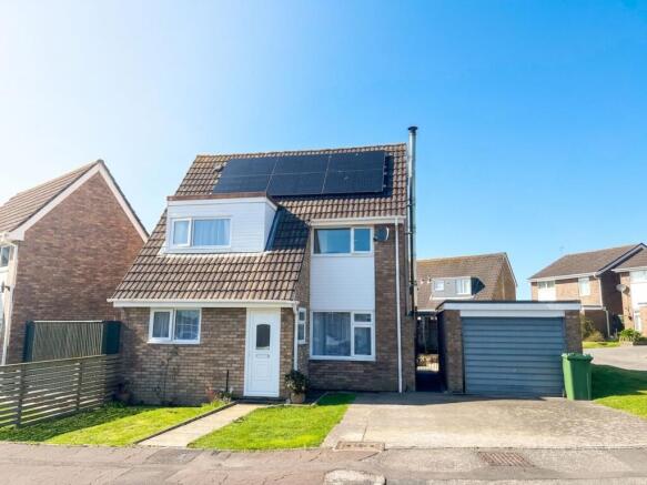 3 bed property, in Cardigan Crescent, £295,000