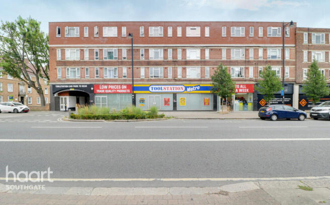 2 bed property, in London Road, £190,000