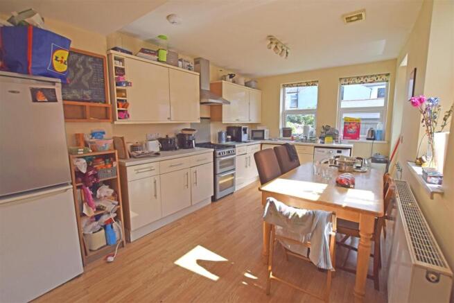 4 bed property, in Newfoundland Road, £330,000