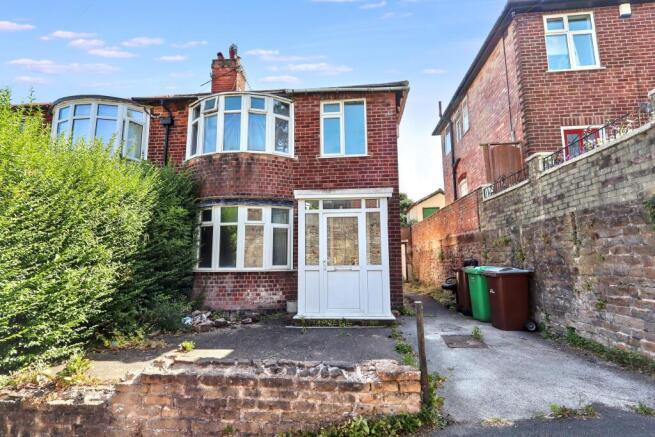 3 bed property, in 38 Fairbank Crescent, £70,000