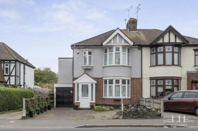 4 bed property, in Slewins Lane, £650,000