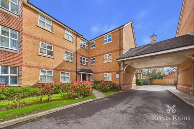 2 bed property, in Harthill Close, £130,000