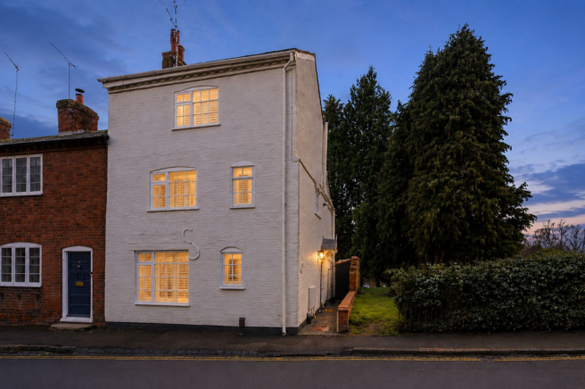 3 bed property, in High Street, £545,000