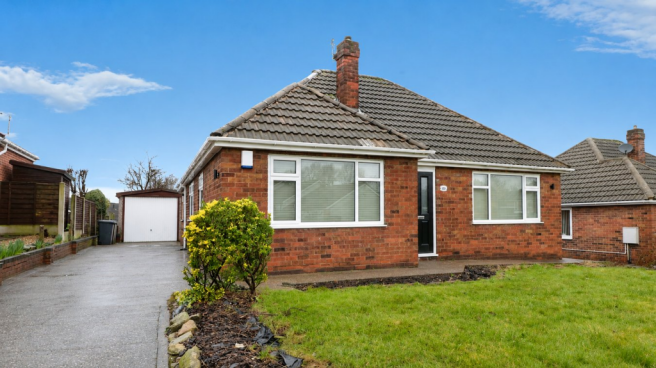 3 bed property, in Cemetery Road, £330,000
