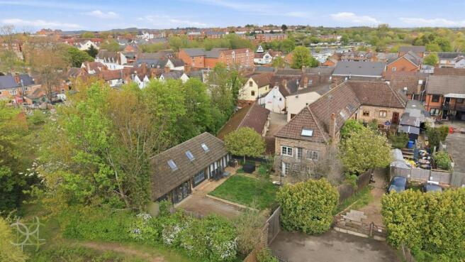 4 bed property, in Coopers Lane, £550,000