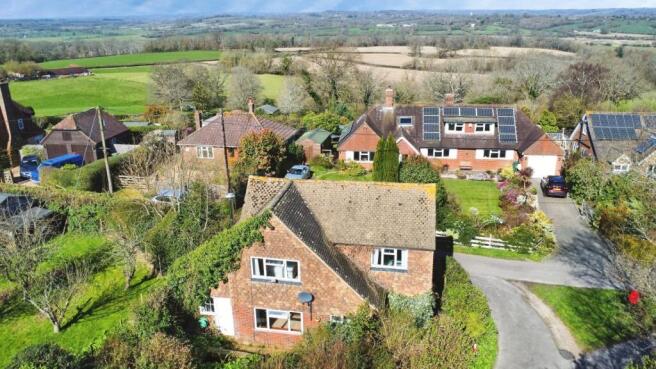 2 bed property, in Beacon Lane, £395,000
