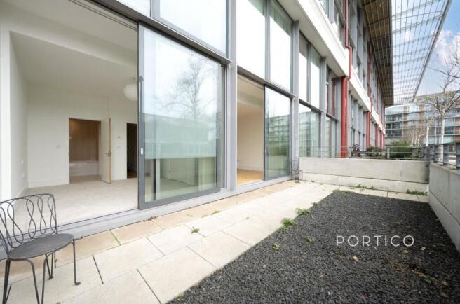 1 bed property, in Highbury Stadium Square, £460,000