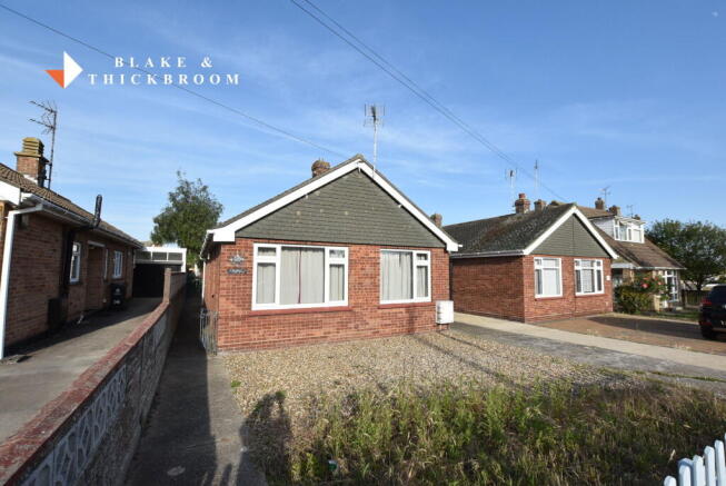 2 bed property, in Park Square East, £230,000
