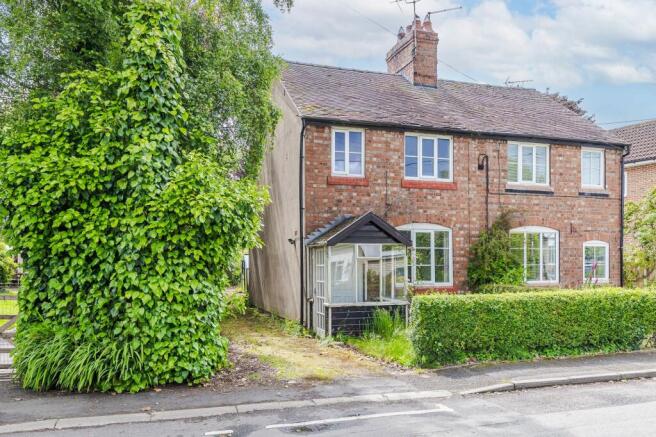 3 bed property, in Heathfield Road, £285,000