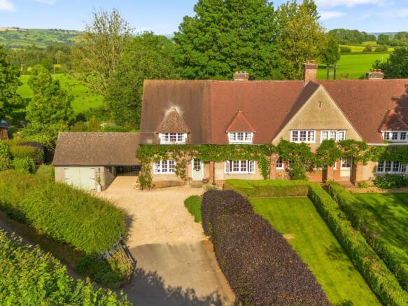 5 bed property, in 77 Parsonage Lane, £650,000