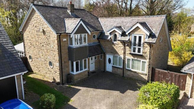 4 bed property, in 6 Olde Stoneheath Court, £599,950