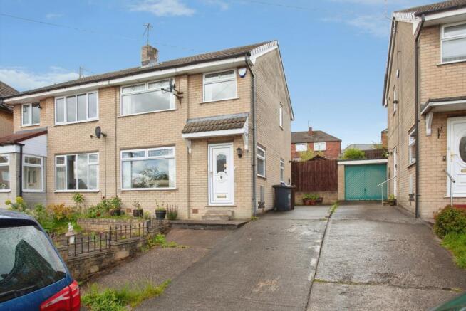 3 bed property, in Tunwell Greave, £160,000
