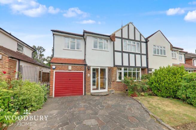 4 bed property, in Dukes Avenue, £950,000