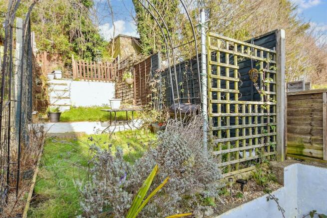 2 bed property, in Castle Road, £230,000