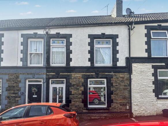 3 bed property, in Aberfan, £90,000