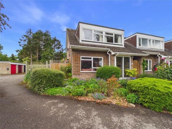 4 bed property, in Chestnut Close, £350,000