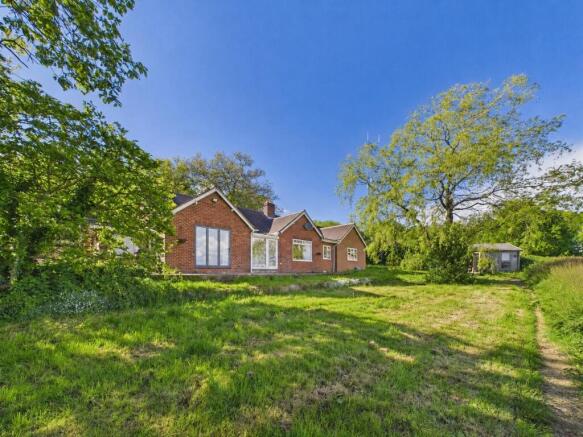 5 bed property, in Littledean Hill Road, £550,000