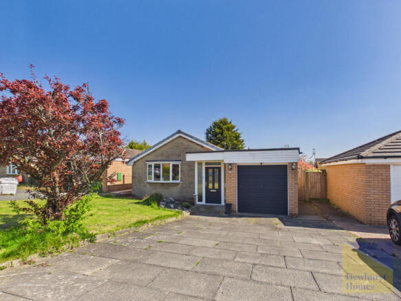 2 bed property, in Lorton Close, £295,950