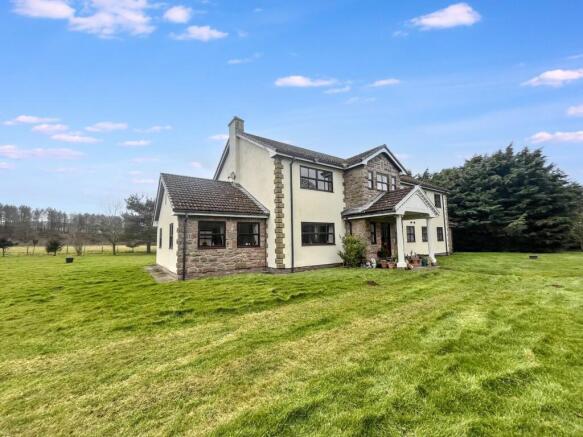 6 bed property, in Peth Head, £720,000