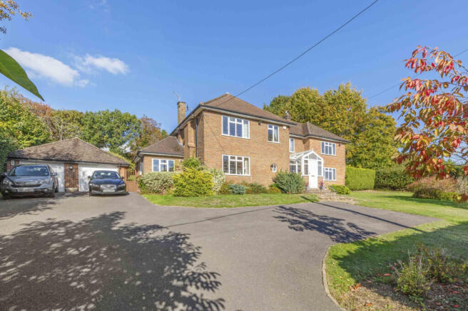 4 bed property, in Three Oaks, £1,475,000