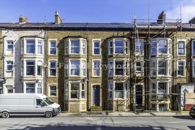 2 bed property, in Alexandra Road, £129,950
