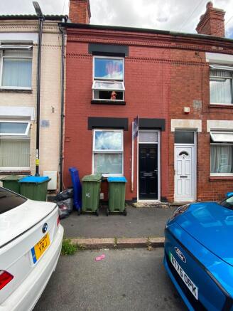 3 bed property, in Highfield Road, £180,000