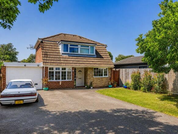 4 bed property, in Fernhurst Close, £495,000