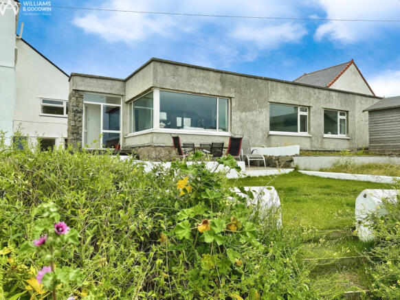 4 bed property, in High Street, £950,000