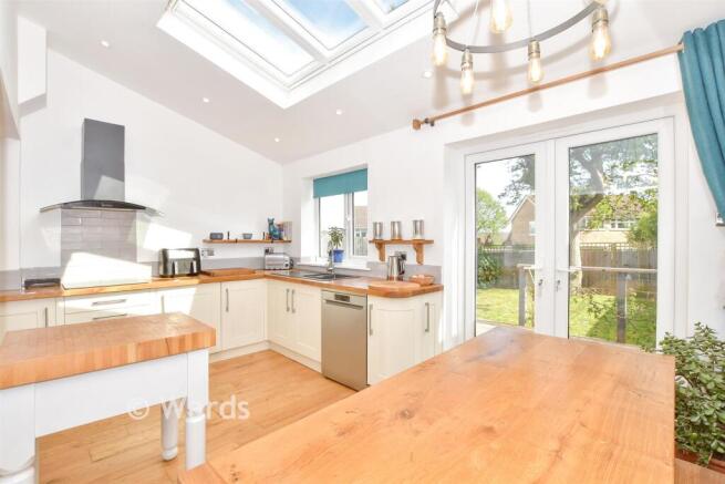 4 bed property, in Richmond Way, £450,000