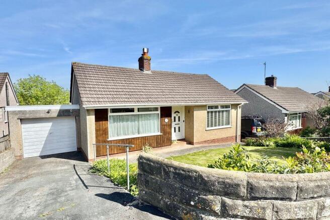 2 bed property, in Littlefields Avenue, £325,000