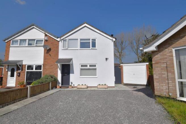 3 bed property, in Sandon Crescent, £320,000