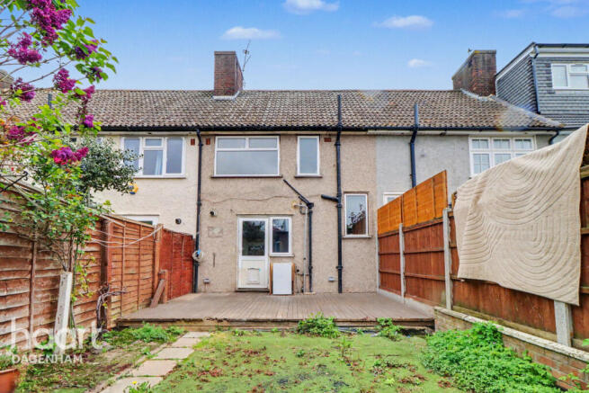 2 bed property, in Canonsleigh Road, £350,000