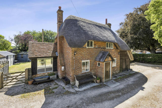 2 bed property, in Newbury Road, £550,000