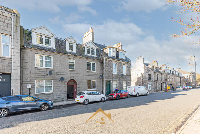 1 bed property, in cherrytree, £60,000