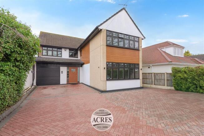 3 bed property, in Hill Lane, £650,000