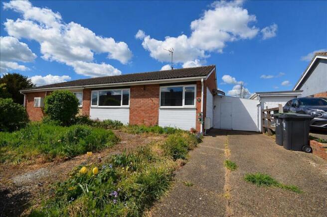 2 bed property, in Langham Road, £190,000