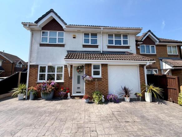 4 bed property, in Pennymoor Drive, £725,000