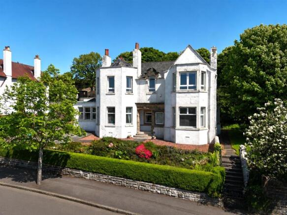5 bed property, in Balbardie Road, £550,000