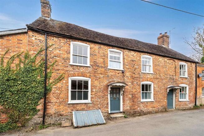 3 bed property, in Upper Street, £615,000