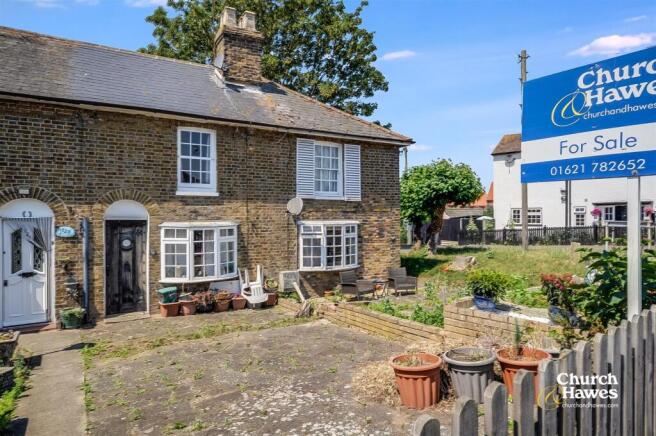 2 bed property, in Station Road, £250,000