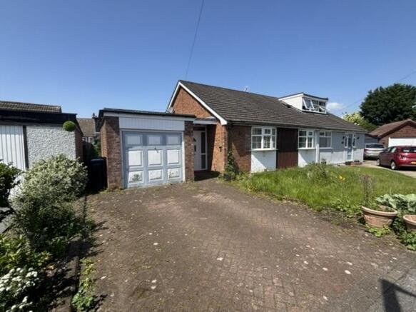 2 bed property, in Borth Avenue, £250,000