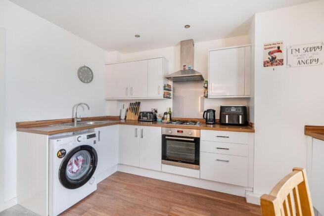 2 bed property, in Hart Plain Avenue, £210,000